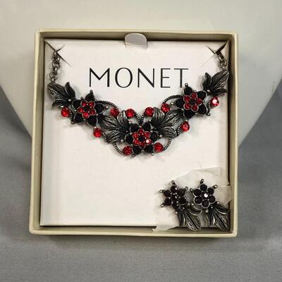 Lot 6 - Monet Necklace and Earring Set