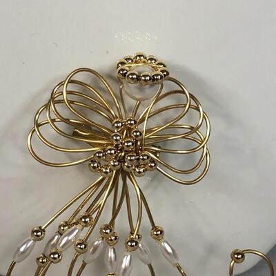 Lot 17 - Wire and Faux Pearl Angel Brooch