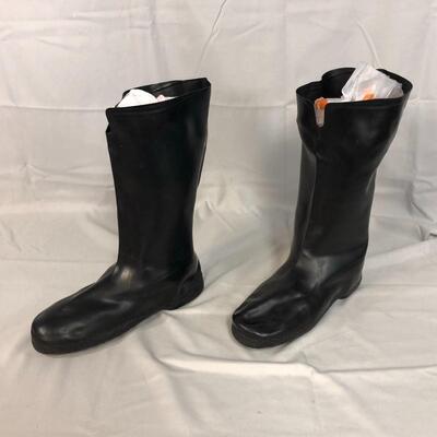 Lot 77 - Overshoe Rubber Boots