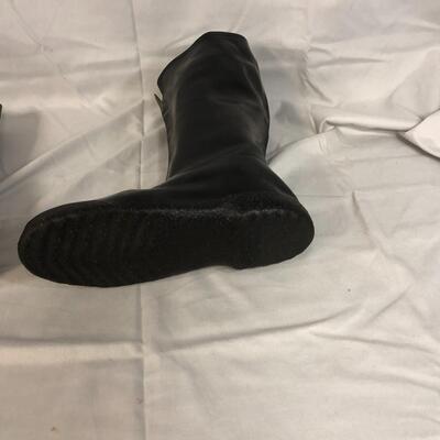 Lot 77 - Overshoe Rubber Boots