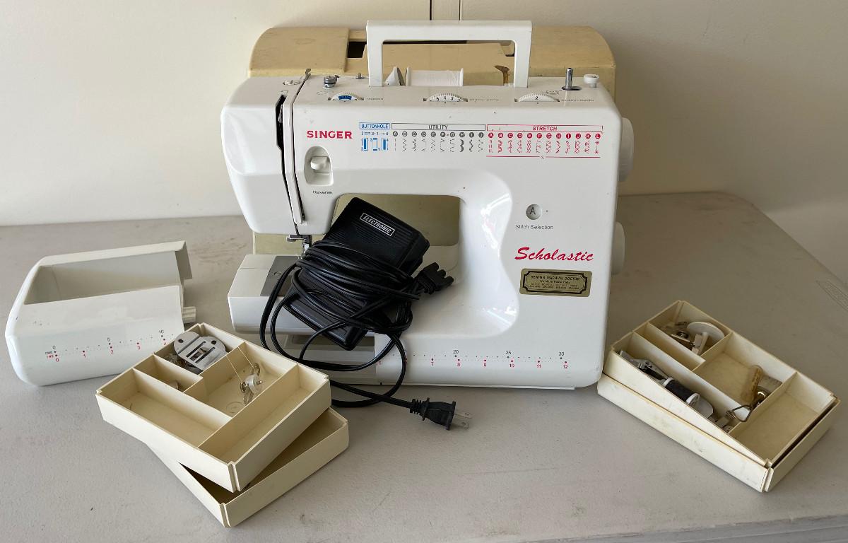 901G Singer Scholastic Sewing Machine
