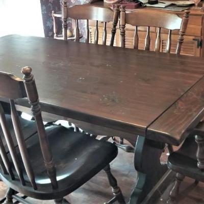 Lot #122  Ethan Allen Colonial Style Dining Table & Chairs