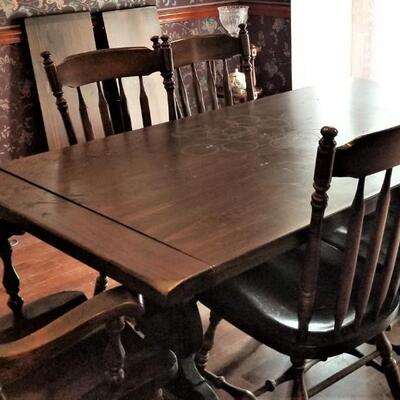 Lot #122  Ethan Allen Colonial Style Dining Table & Chairs