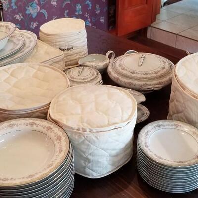 Lot #123  Large Set of Noritake China in the "Glenwood" pattern