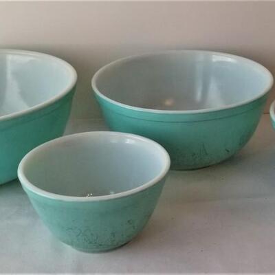 Lot #134  4 piece mixing bowl set - vintage PYREX
