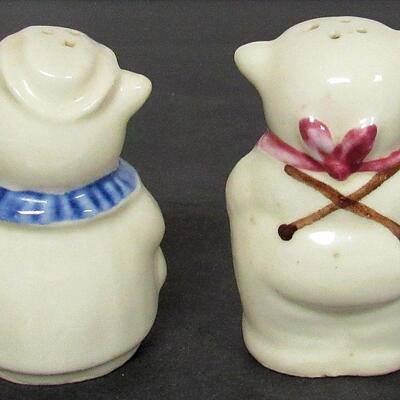 Shawnee Pottery Winnie the Lady Pig and Smily the Guy Pig Salt and Pepper Set