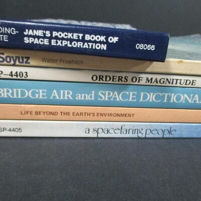 Lot 42 - NASA & Space Books