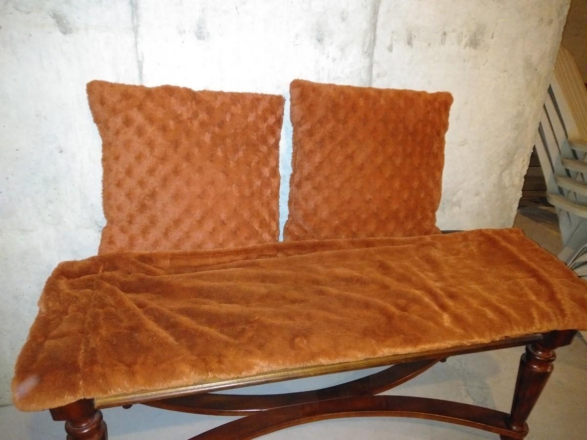 LOT 57 THROW PILLOWS & MATCHING LAP BLANKET