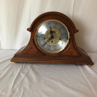 Lot 8 - Howard Miller Mantle Clock