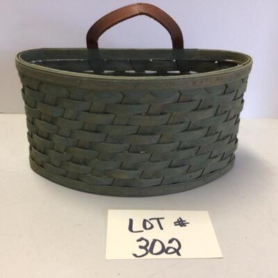 302 Longaberger Large Scallop Basket with Protector 