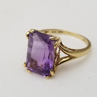 Lot #156  Stunning 14kt Gold Ring with large Faceted Amethyst