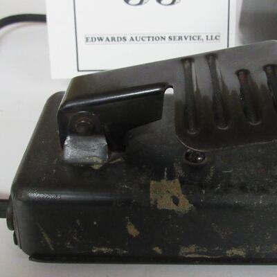 Vintage Singer Spartan 192K Sewing Machine With Foot Pedal, Made in Great Britian and Canada