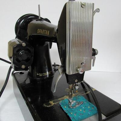 Vintage Singer Spartan 192K Sewing Machine With Foot Pedal, Made in Great Britian and Canada