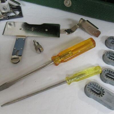Vintage Singer Sewing Buttonholer With Booklet, Templates, Feeder Cover and Screwdrivers In Original Box