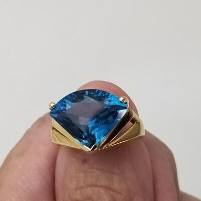 Lot #184  Beautiful Contemporary 14kt yellow gold/Topaz ring