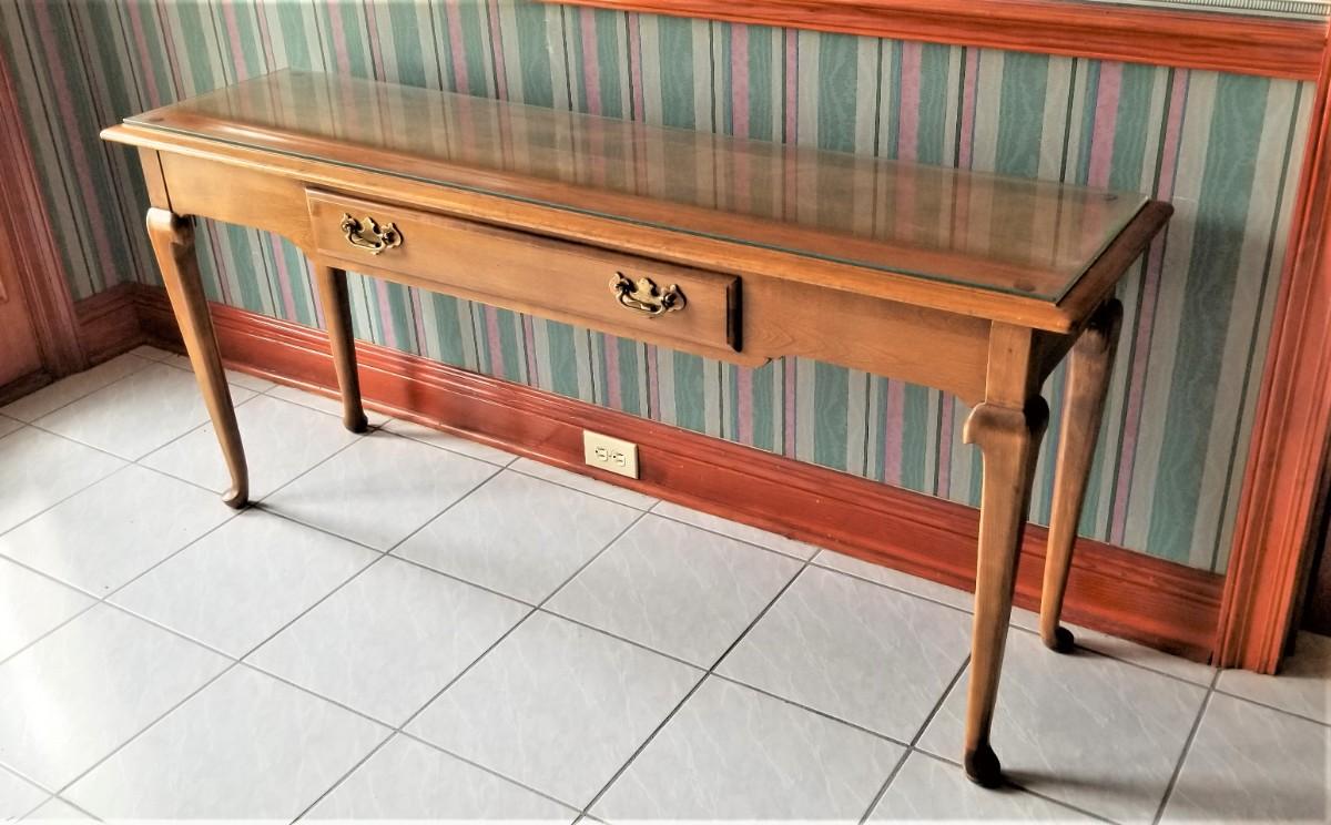 Lot 189 Ethan Allen Sofa Table with Drawer