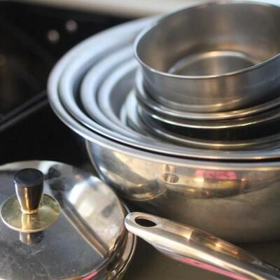 Lot 12 Mixing Bowls, Turkey Pan, Mixer, Pots, Panini Maker & More