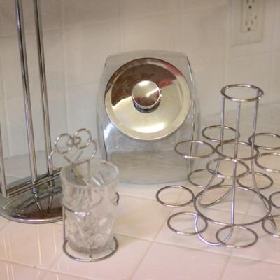 Lot 38 Silver Kitchen DÃ©cor