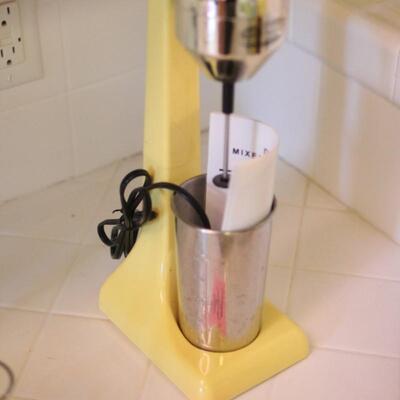 Lot 39 Nostalgia Yellow Drink Mixer