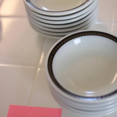 Lot 55 Lrg Set of Vintage  Ebony Fleur De Lis Pyrex Bowls (SM)