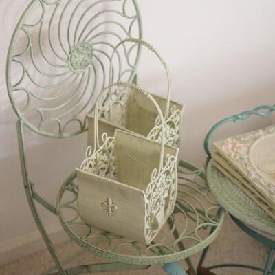 Lot 80 Green Garden Chairs & DÃ©cor