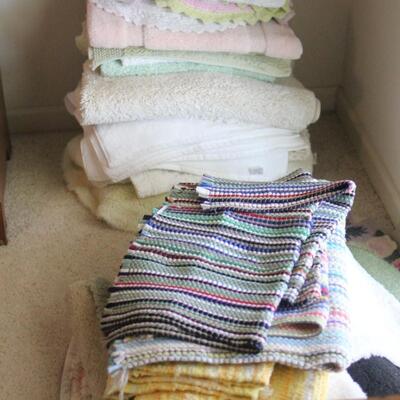 Lot 138 Decorative Rugs, Bath Rugs (many NWT) #1