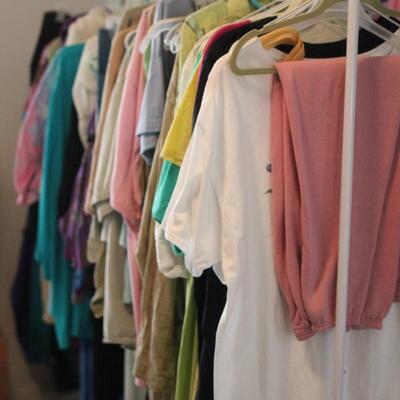 Lot 141 2 Clothing Racks (Racks, Clothing, Hangers) #1