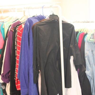 Lot 142 2 Clothing Racks (Racks, Clothing, Hangers) #2