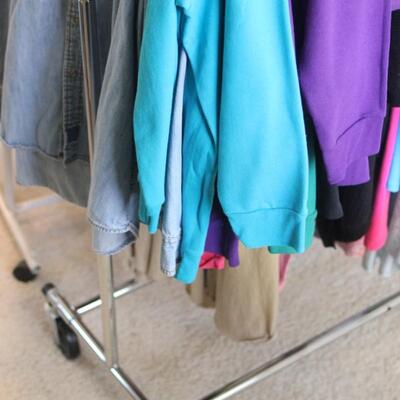 Lot 142 2 Clothing Racks (Racks, Clothing, Hangers) #2