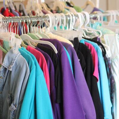 Lot 142 2 Clothing Racks (Racks, Clothing, Hangers) #2