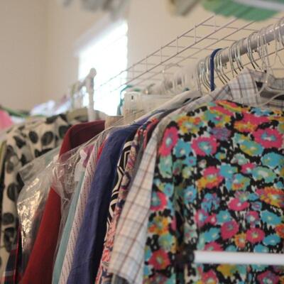 Lot 143 3 Clothing Racks (Racks, Clothing, Hangers) #3