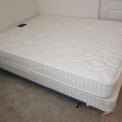 Lot 193 Queen Size Simmons Mattress & Box Spring w/ Bed Frame