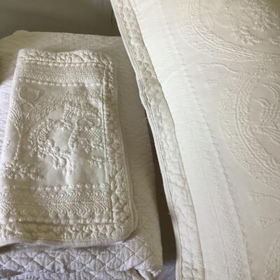 473. Two Historic Charleston Shams & Williamburg Ellery Homestyle King Comforter