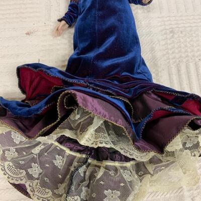 #36 Franklin Mint Gibson Girl  and Trunk Wardrobe