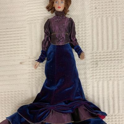 #36 Franklin Mint Gibson Girl  and Trunk Wardrobe