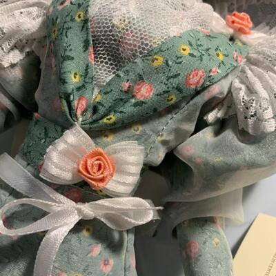 #40 Rare Franklinâ€™ Mint Lily Gibson Girl