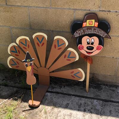 Thanksgiving turkey and Mickey yard decor