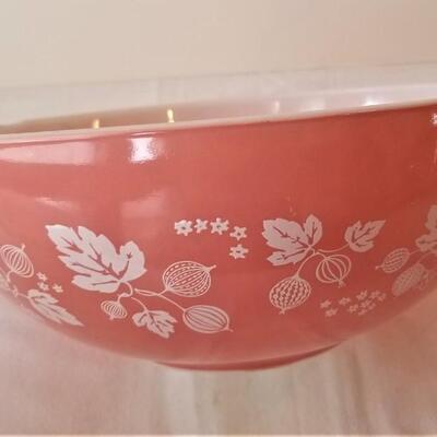 Lot #196  Hard to find PINK Pyrex 4 piece Mixing Bowl Set