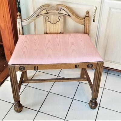 Lot #197  Vintage Vanity Seat - clean