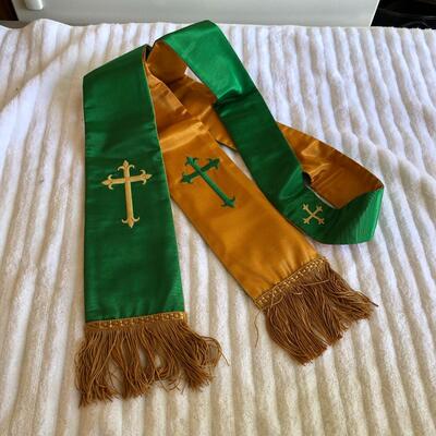 Lot 5 - Green And Gold Stole