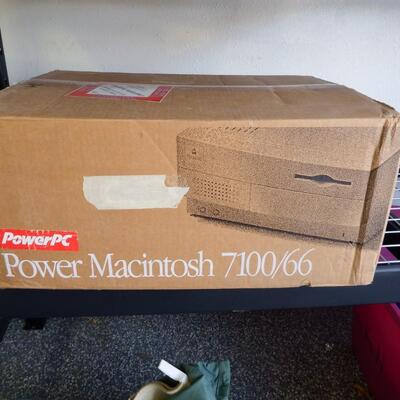 Apple Machintosh 7100/66 Power PC