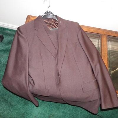 Large lot of Men's Clothing 