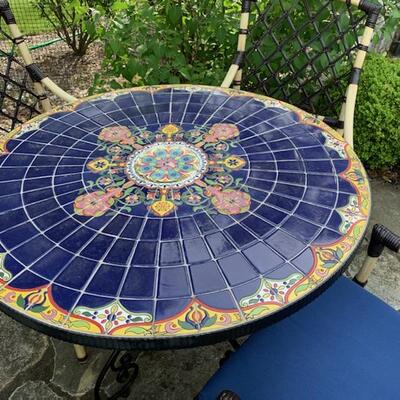 Round ceramic top table with 4 Chairs