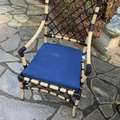 Round ceramic top table with 4 Chairs