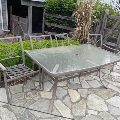 Outdoor table and 6 chairs