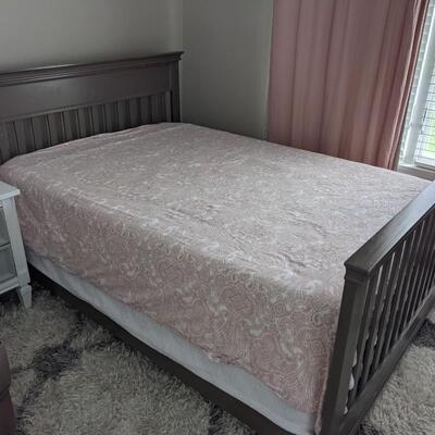 Million Dollar Baby Full size Convertible Crib/bed 