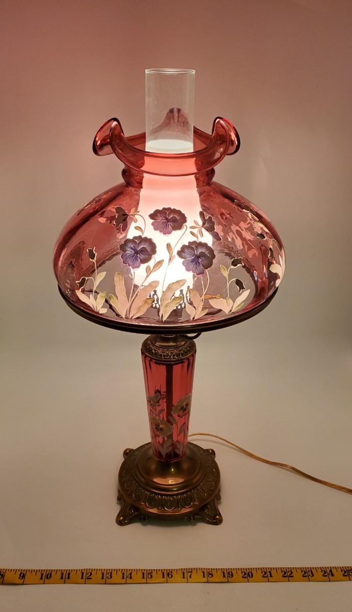 FENTON CRANBERRY JACOBEAN HAND PAINTED 24K GOLD PANSIES TABLE LAMP
