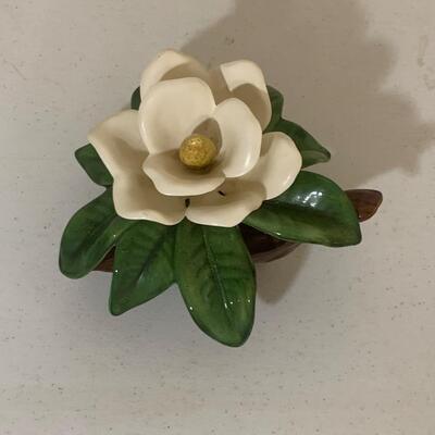 Collection of 5 Assorted Painted Ceramic Magnolia's 