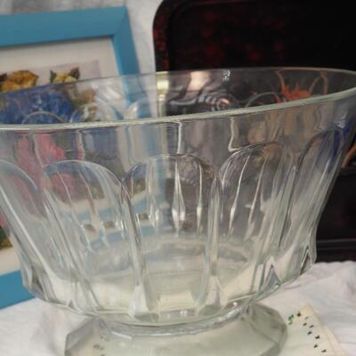 lot 78 Anchor Hockking large blue vase Depression glass heavy punch bowl