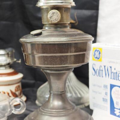 lot 86 oil lamps for parts and repair. 3 lamplight farms 1 Aladdin 1 B&H 2 finger night lights